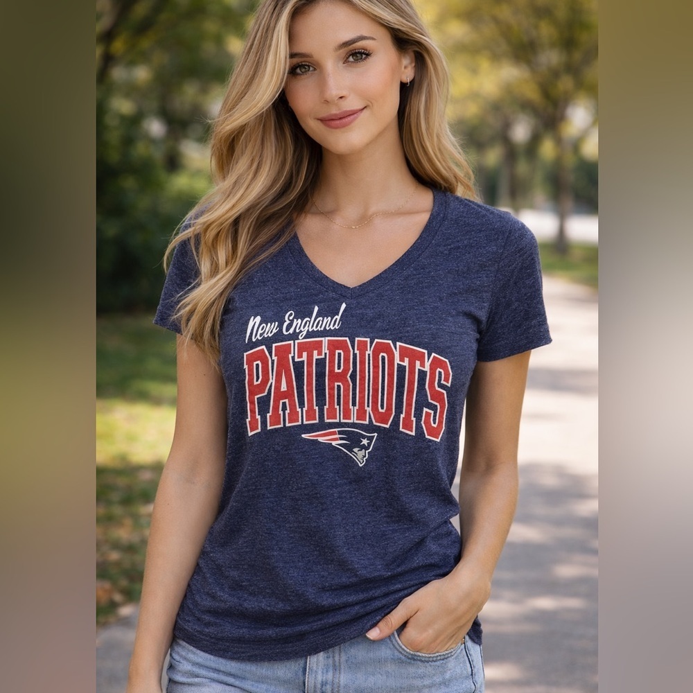 NFL Team Apparel Patriots Women's Blue/Gray Shirt Size M